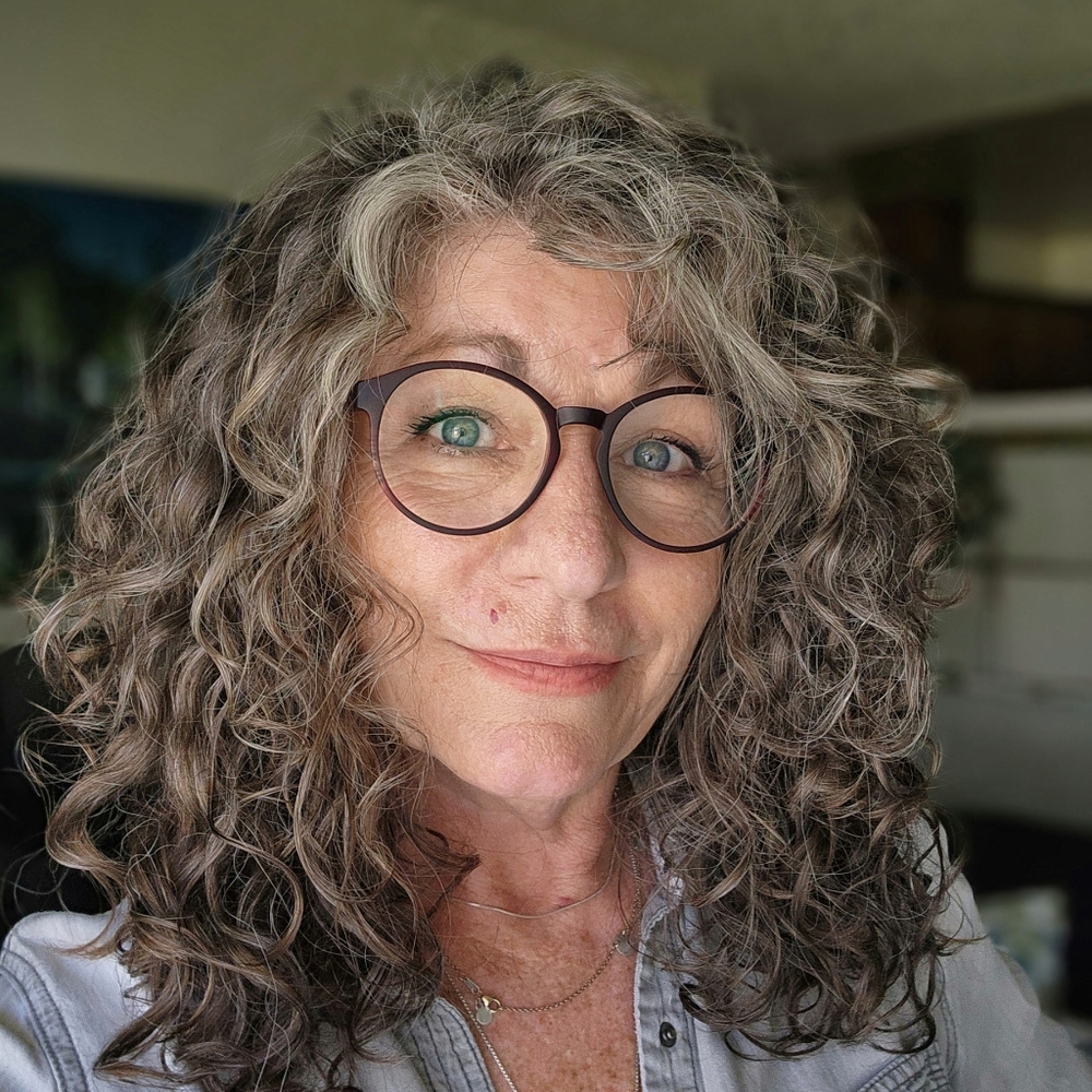 Meet your Posher, Deena